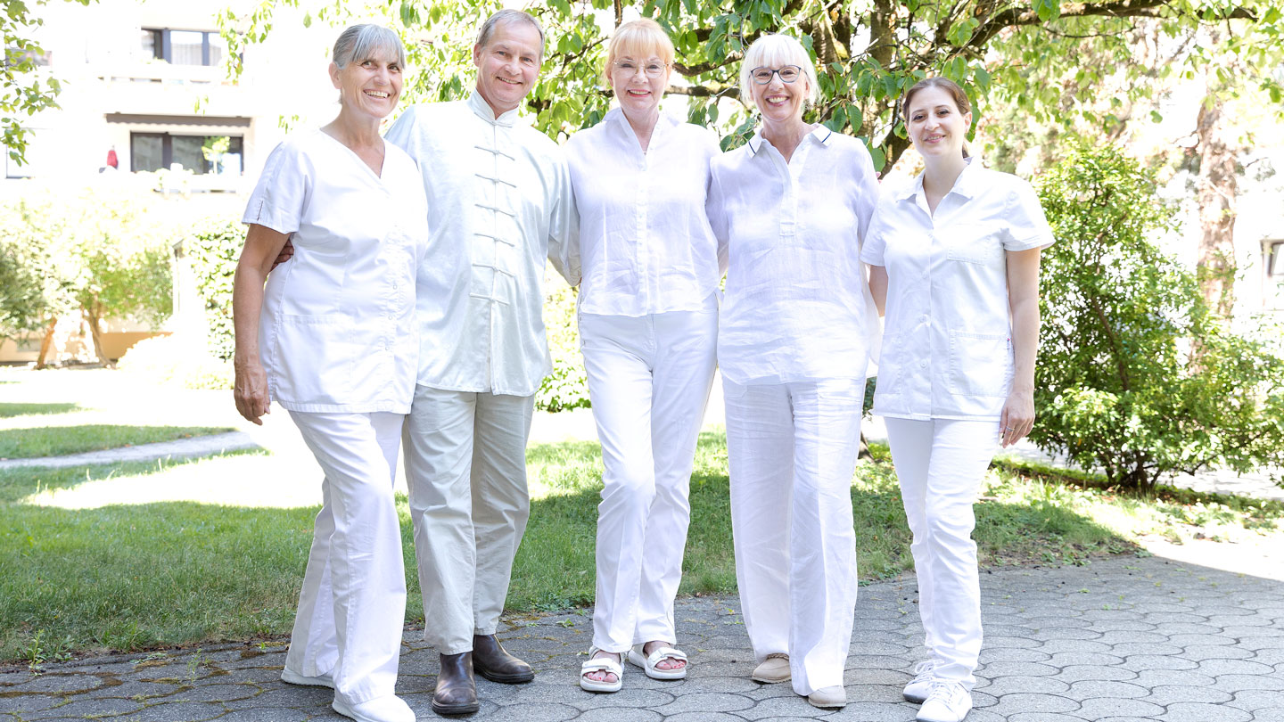 TCM-Team von ChiMed Augsburg Beate Jauch, Dietrich Rowek, Marie-Theres Schweigerer, Petra Braun und Stefanie Burger vom ChiMed-Team in Augsburg