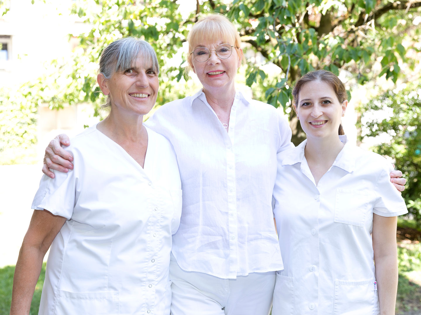 Beate Jauch, Marie-Theres Schweigerer und Stefanie Burger vom TCM-Kinderwunsch-Team in Augsburg