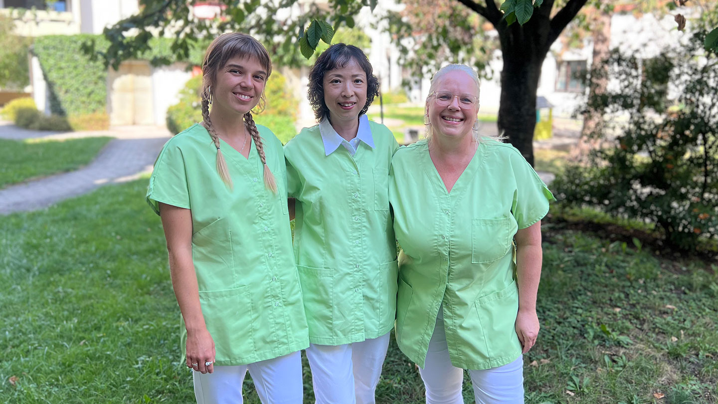 Praxisassistenz bei ChiMed Augsburg Fanny Frank, Xiaorong Long und Ursula Kratzer, Praxisassistentinnen bei ChiMed Augsburg